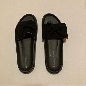 Charles Albert black bow sandals size 9 women’s